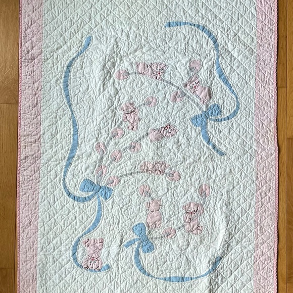 1930-50s PLAYFUL KITTEN APPLIQUÉD & QUILTED BABY BLANKET 37.5” X 51” PINK BORDER - Picture 11 of 12